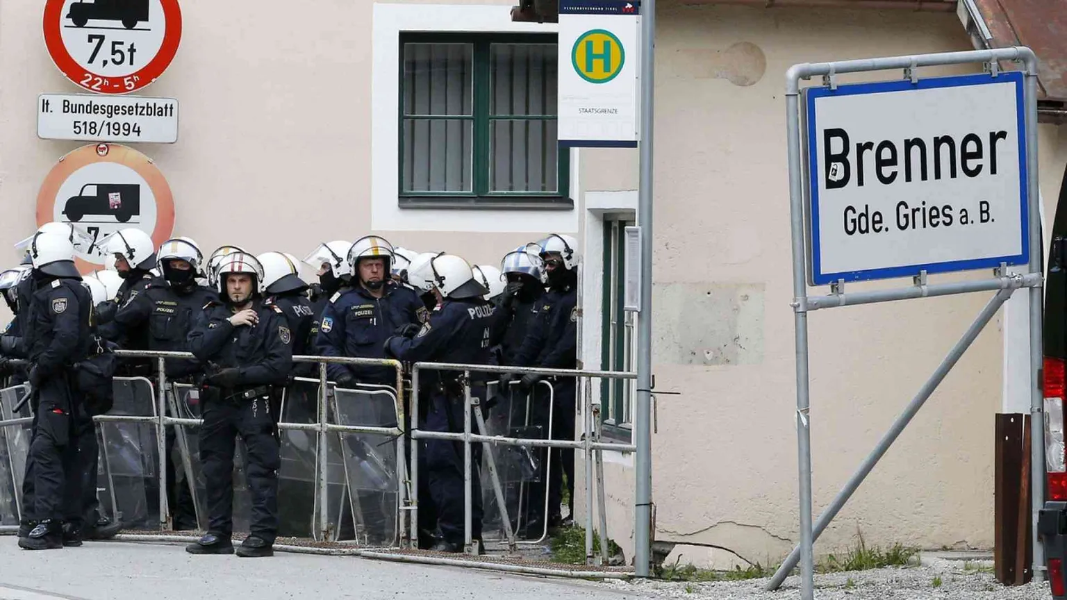 Francia e Spagna chiudono i porti agli sbarchi. Le Ong: no a limiti