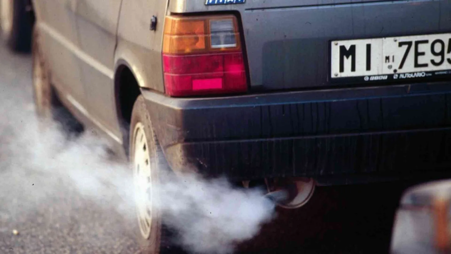 Auto vecchie e inquinanti, record in Lombardia