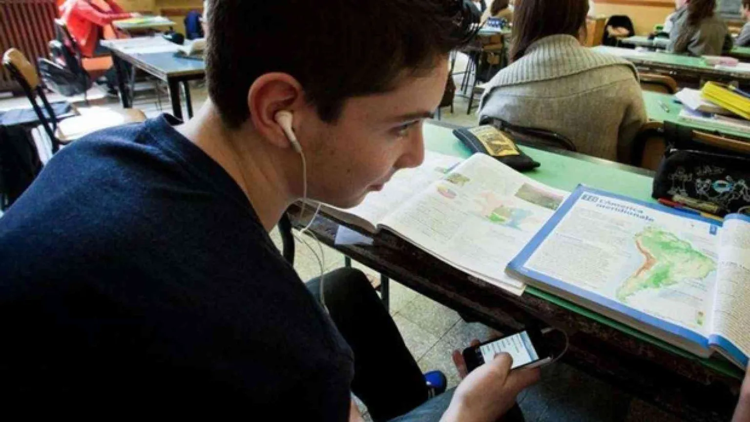 Gli smartphone in classe? No, ci vuole un po' di sconnessione