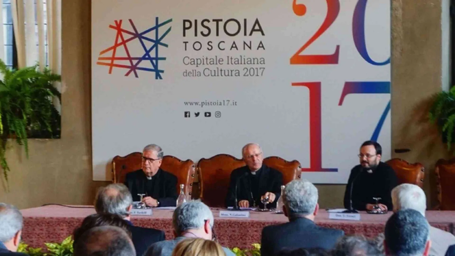 Galantino: «L'ospitalità è sacra, no a scuse e ipocrisia»