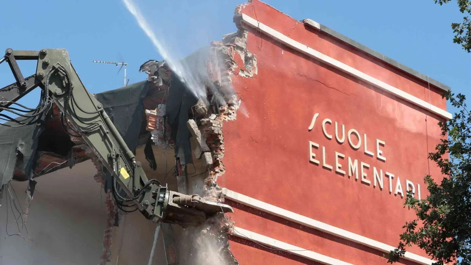 Metà delle scuole a rischio, 113 anni per la messa in sicurezza