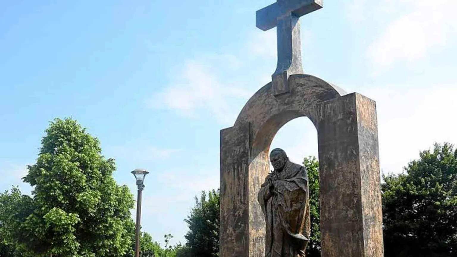 Senza quella croce Giovanni Paolo II non si può capire