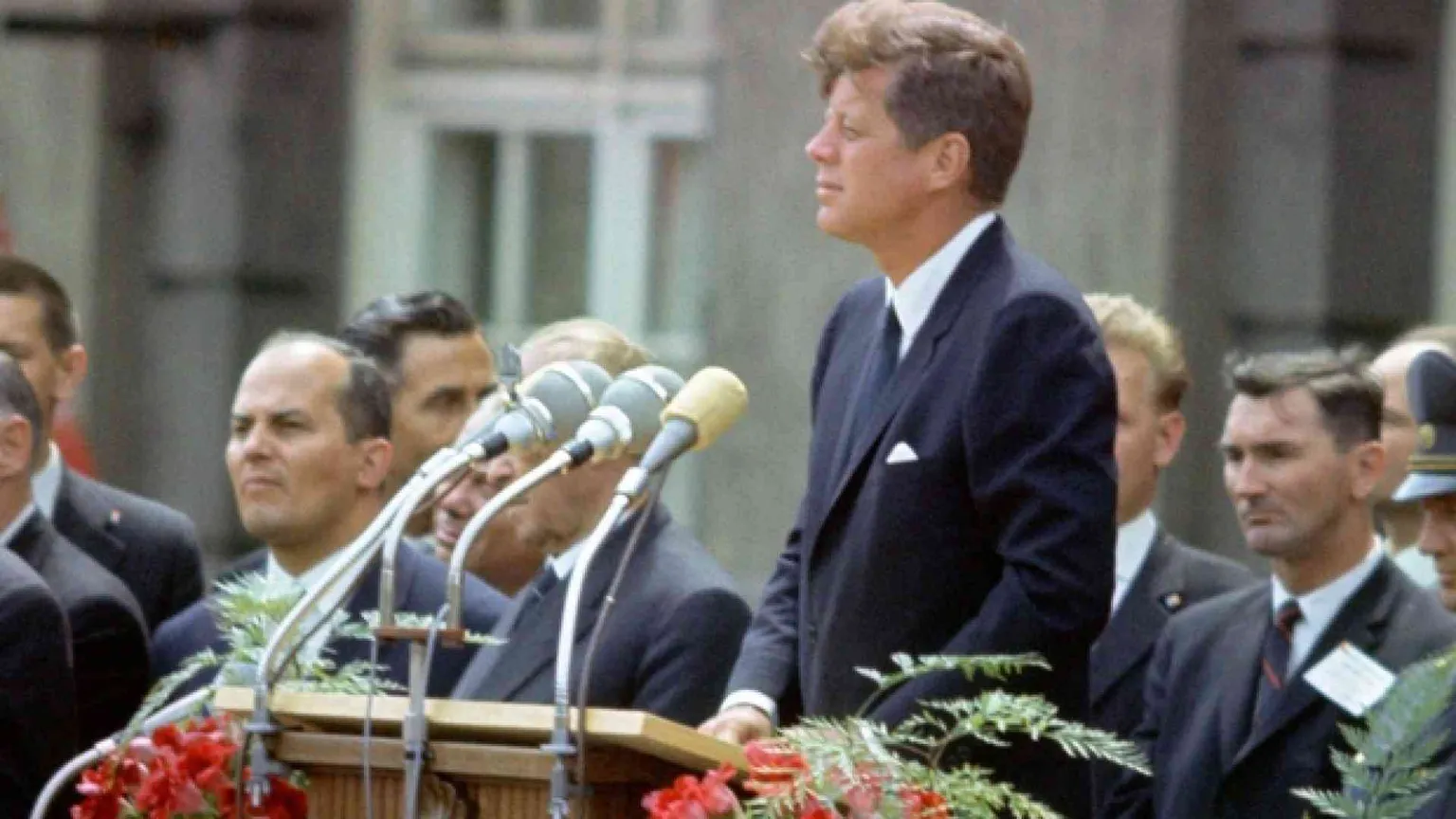 Trump pubblica (quasi tutta) la «verità» su Kennedy