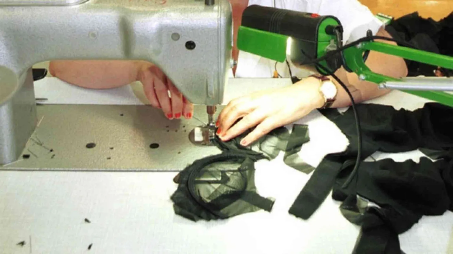 La sartoria dove le dipendenti si sono ricucite un futuro d'impresa