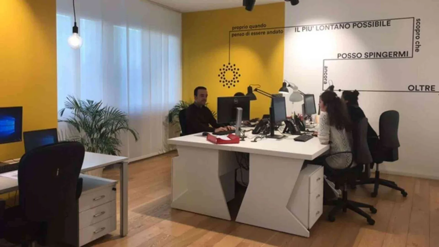 Spazio a un centinaio di incaricati alla vendita