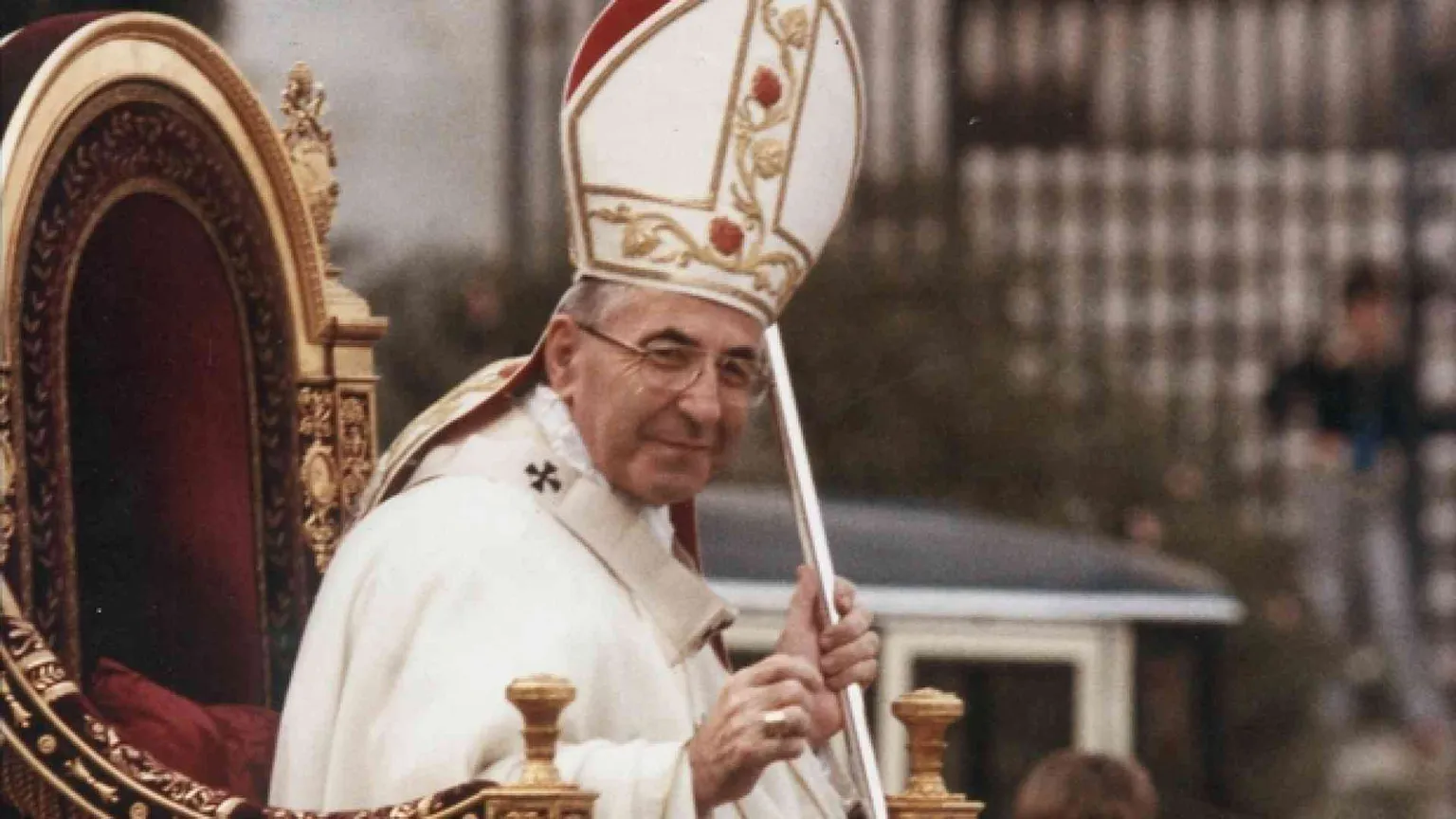 Papa Luciani. Dopo il falso "noir" risplende la luce