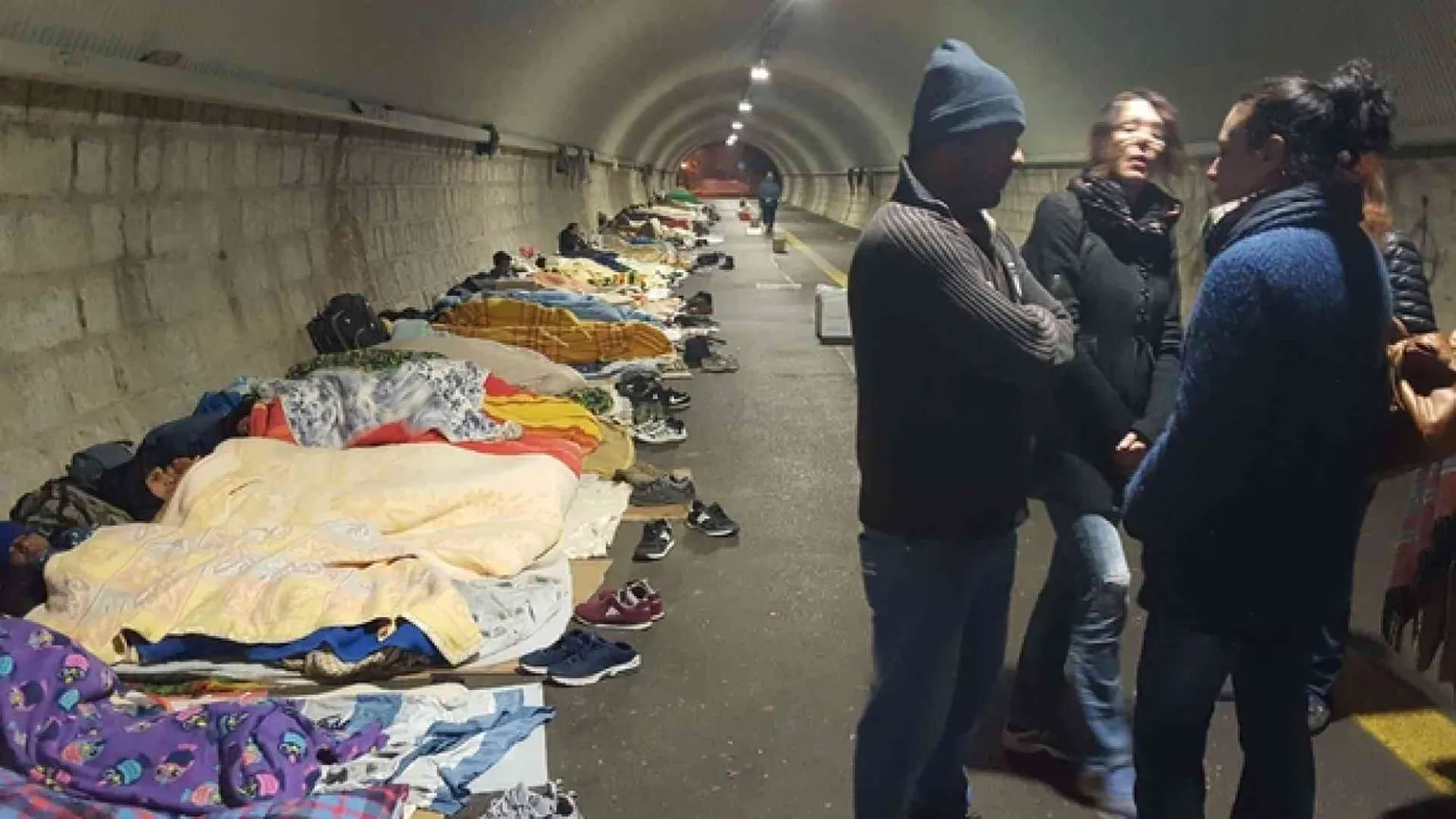 Sgombero per i profughi dalla galleria Bombi
