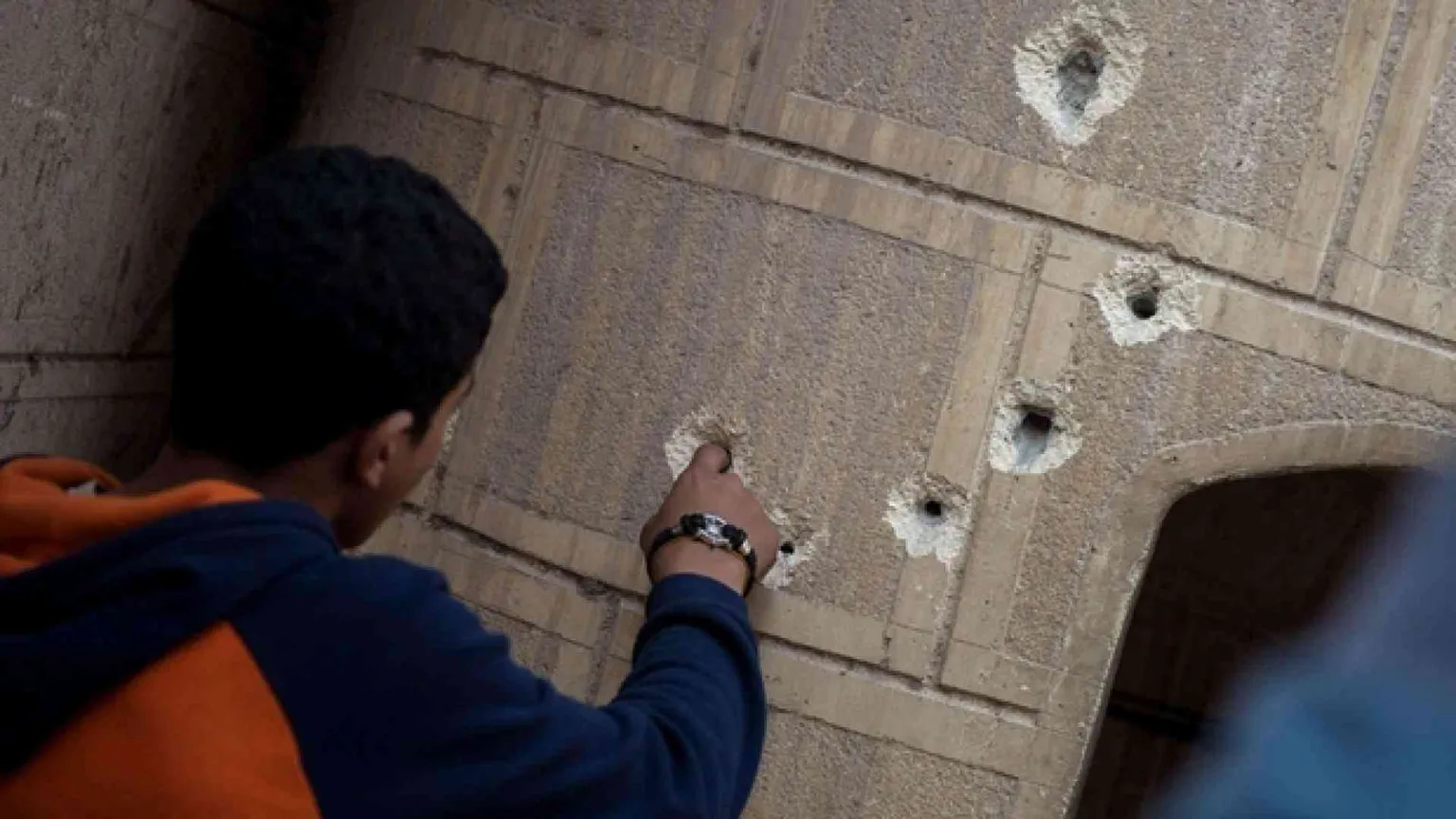 Cristiani copti nel mirino: attentato a una chiesa e un negozio