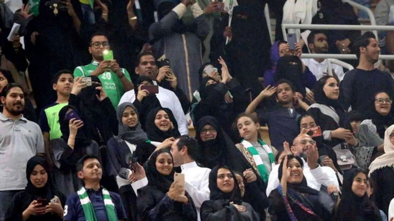 Le donne entrano allo stadio: cade lo storico tabù in Arabia Saudita