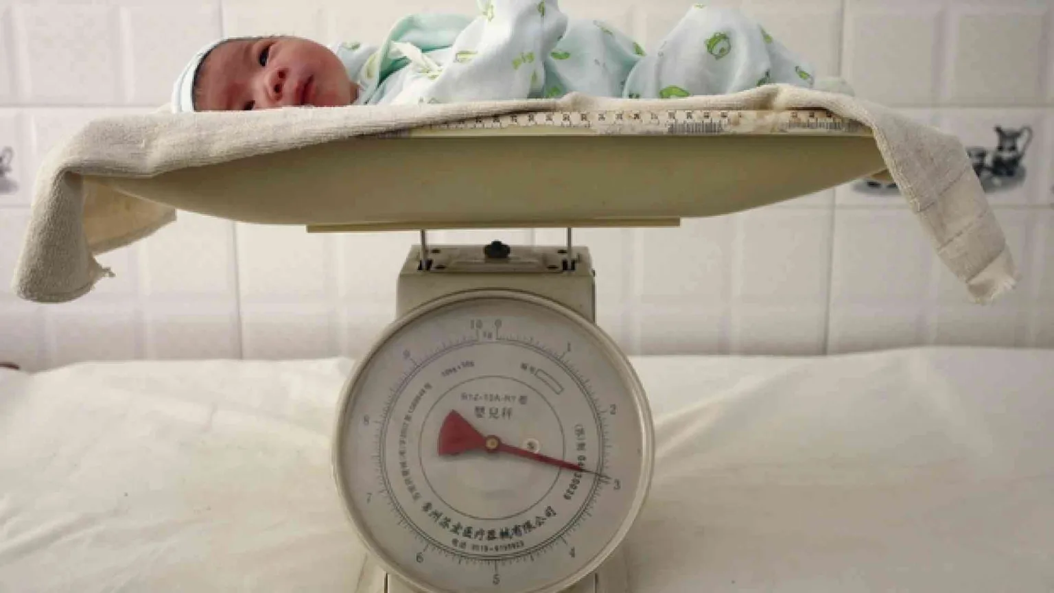 Cina, il baby boom si sgonfia già: nel 2017 calano i nati