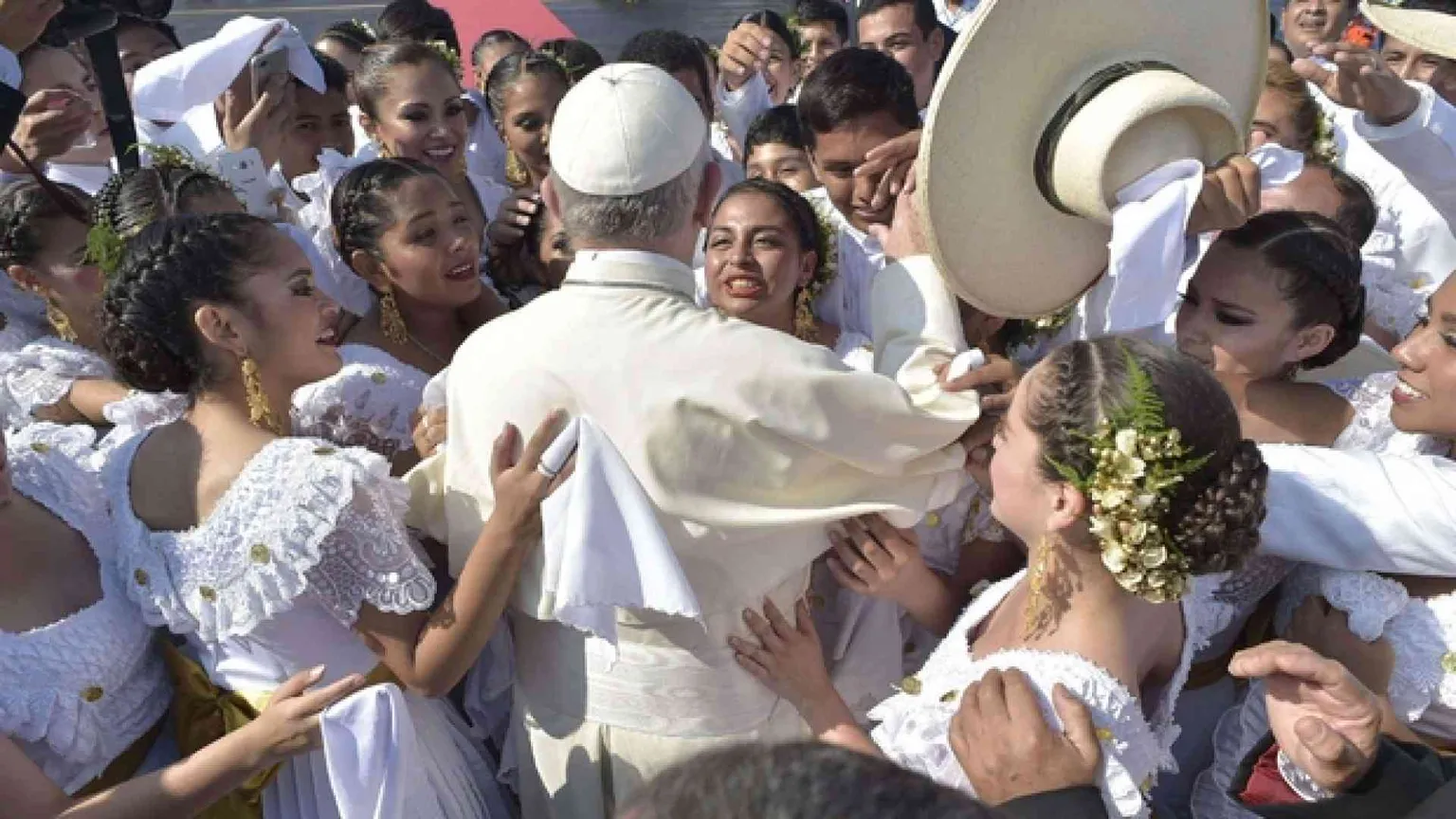 Papa: basta femminicidi. Troppi abusi nel silenzio