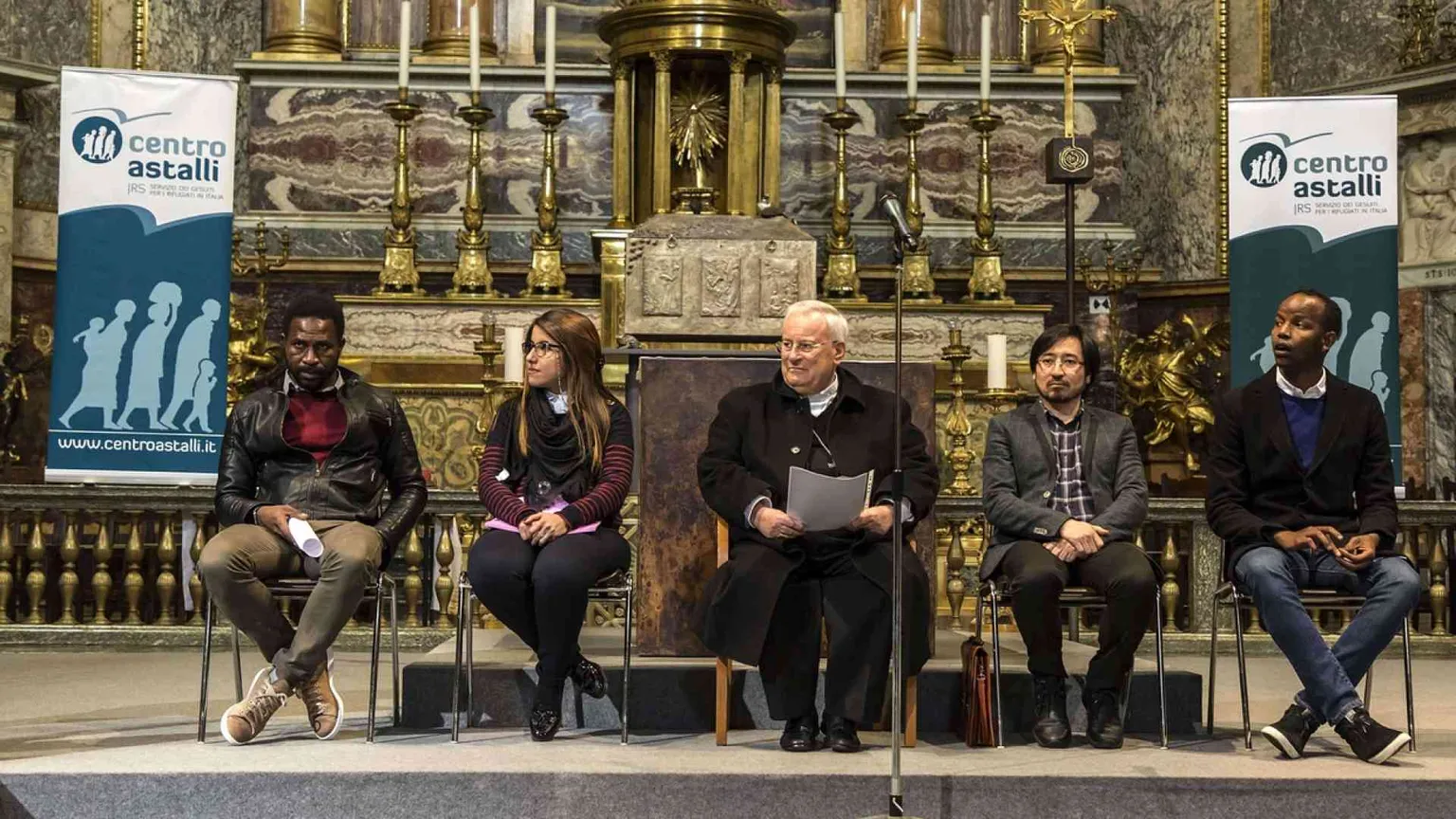 Il cardinale Bassetti al centro Astalli: Dio rende giustizia al forestiero