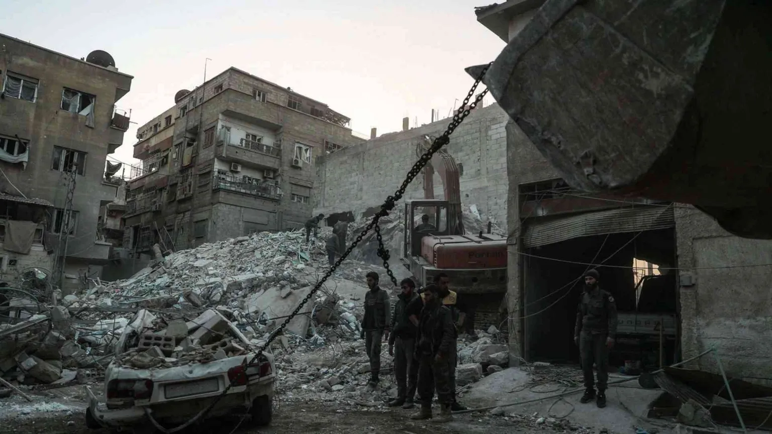 Raid del regime nel Ghouta, quasi 100 vittime, tra cui donne e bambini