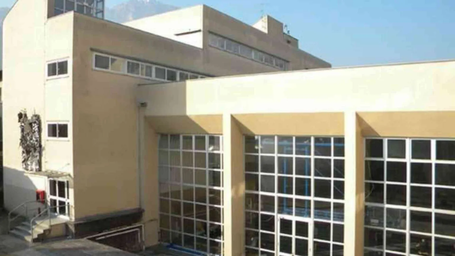 Studente bestemmia e lo insulta, prof non reagisce