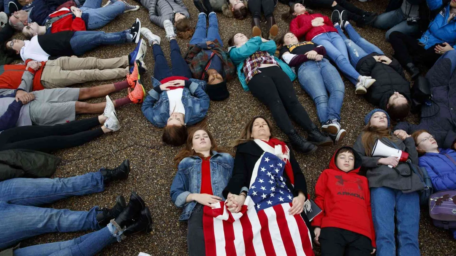 Lo sciopero degli studenti contro le armi. E Trump apre a una legge bipartisan