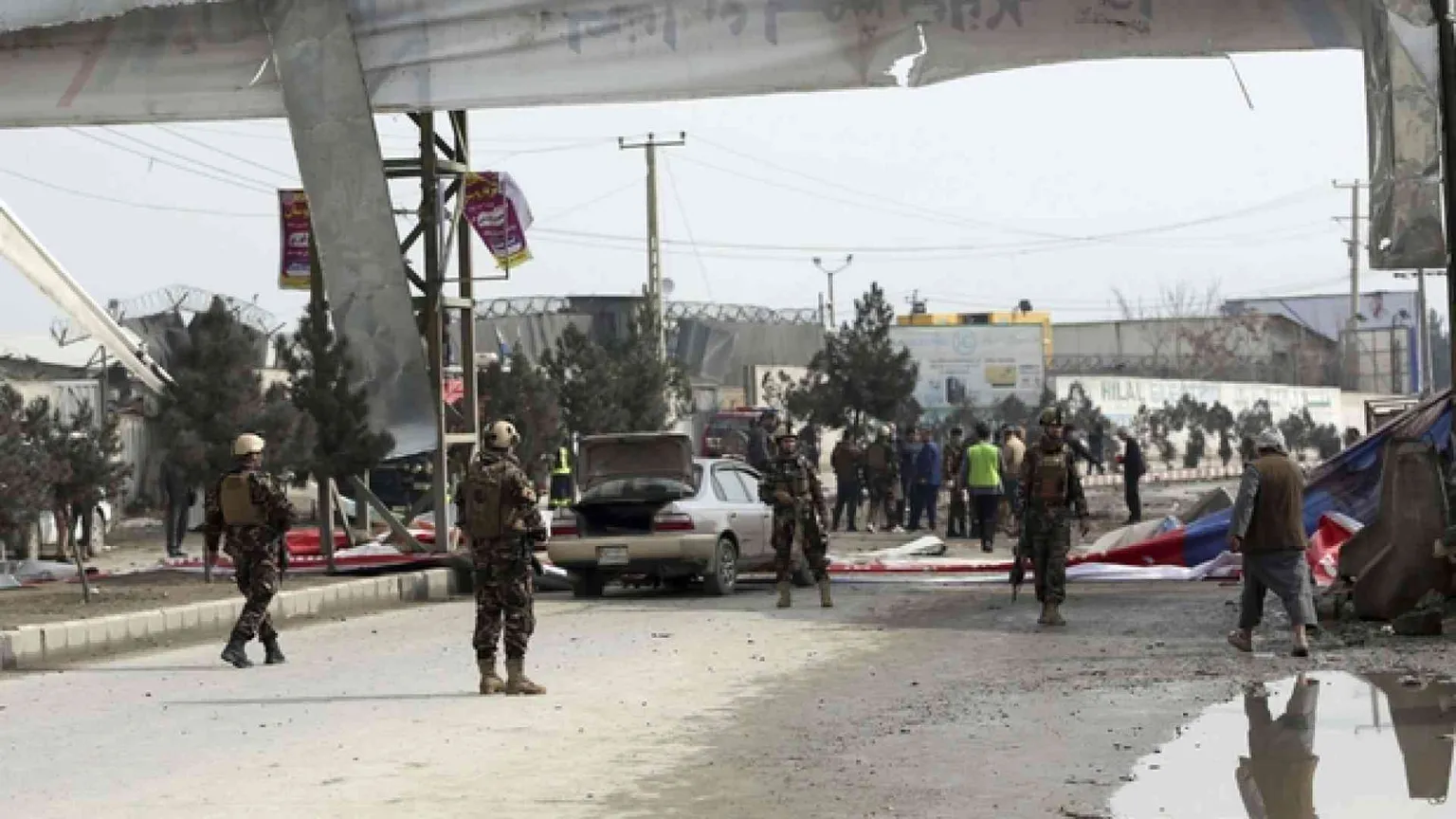 Kamikaze a Kabul contro convoglio degli stranieri: un morto