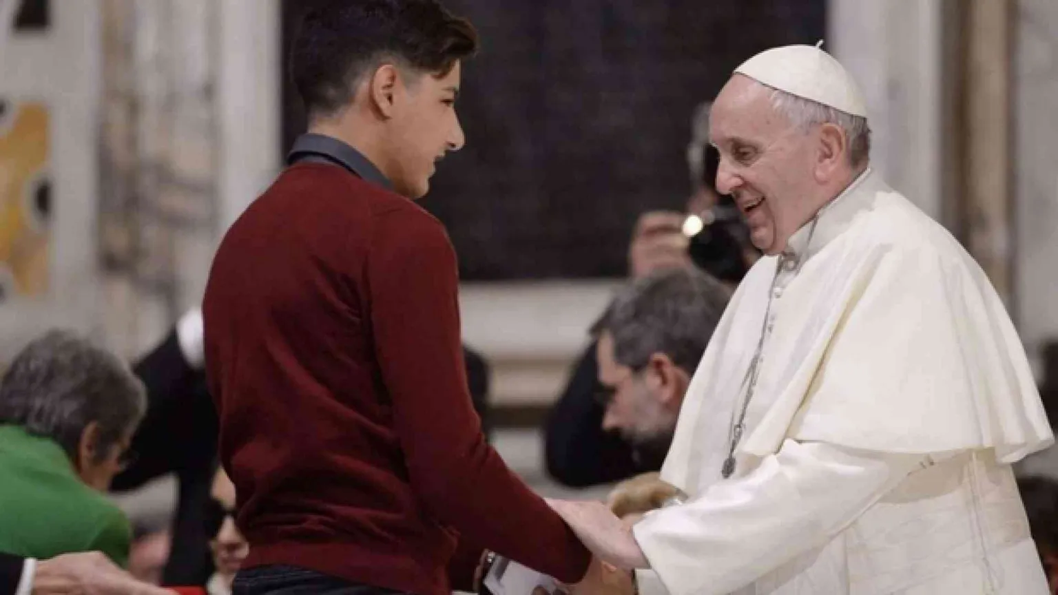 Papa Francesco: valicate confini e muri per riunire