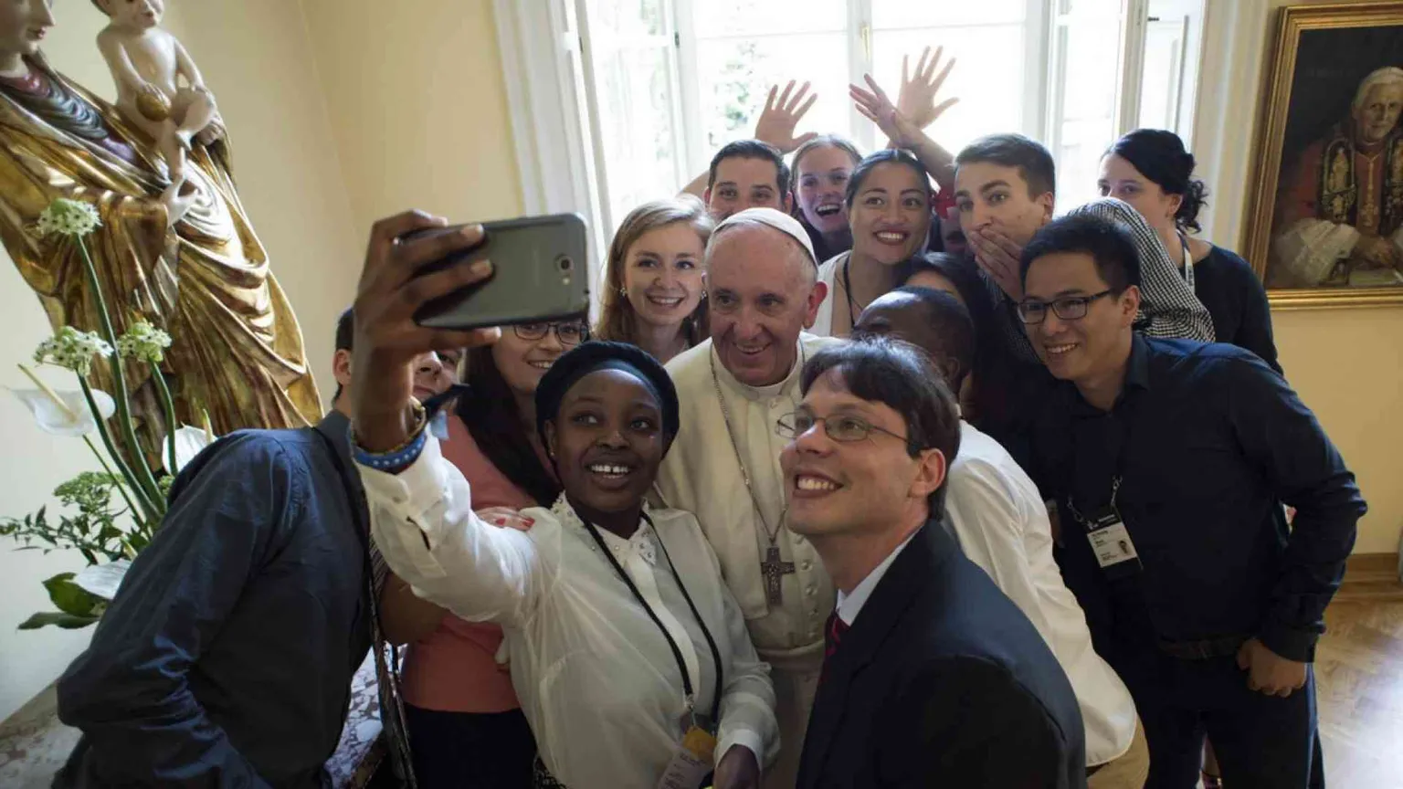 Papa Francesco: «Dio è social, giovane e ama le novità»