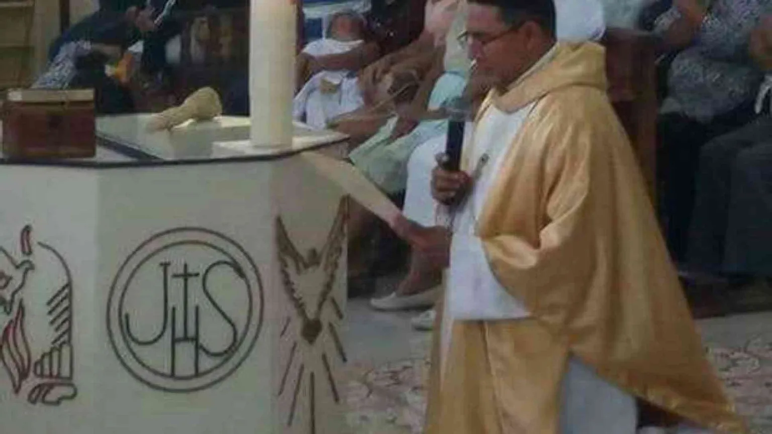 Trucidato un sacerdote il Giovedì Santo