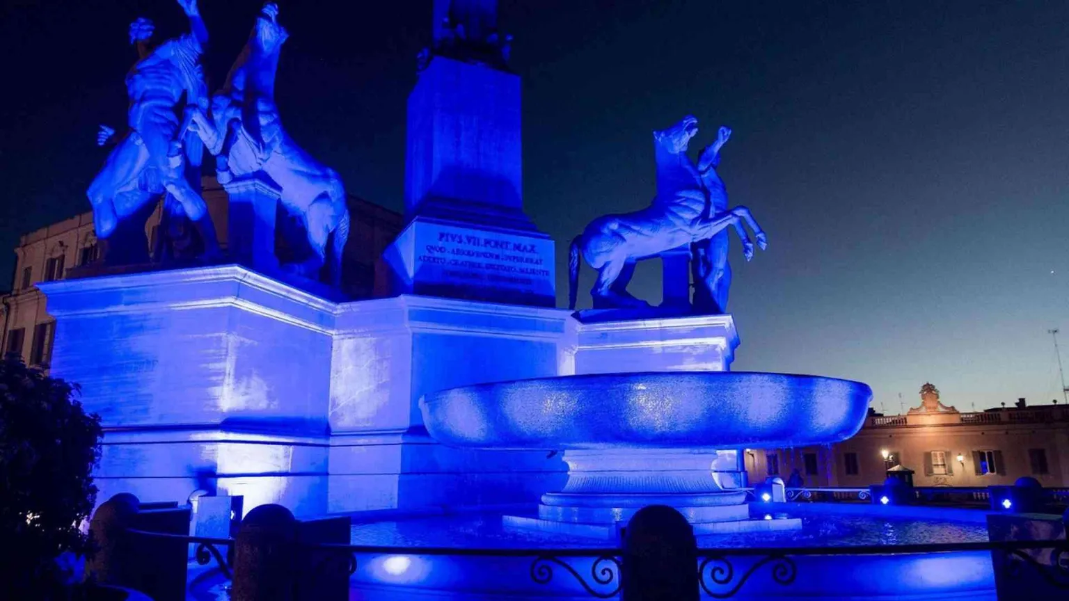 Giornata mondiale sull'autismo, i monumenti si tingono di blu