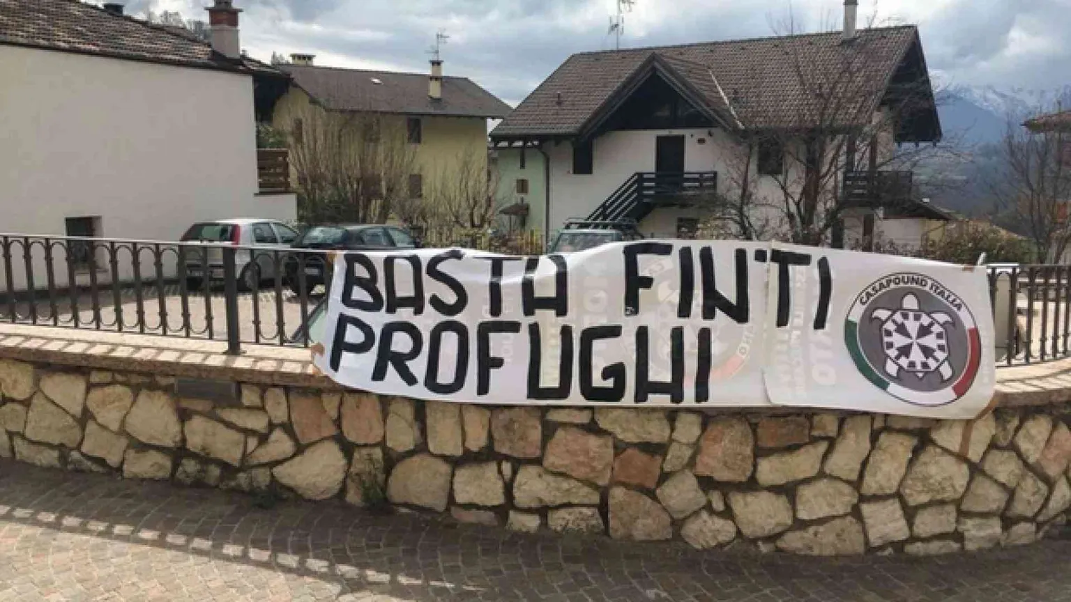 Nonostante le intimidazioni, «non mi arrendo: ospiterò i migranti»