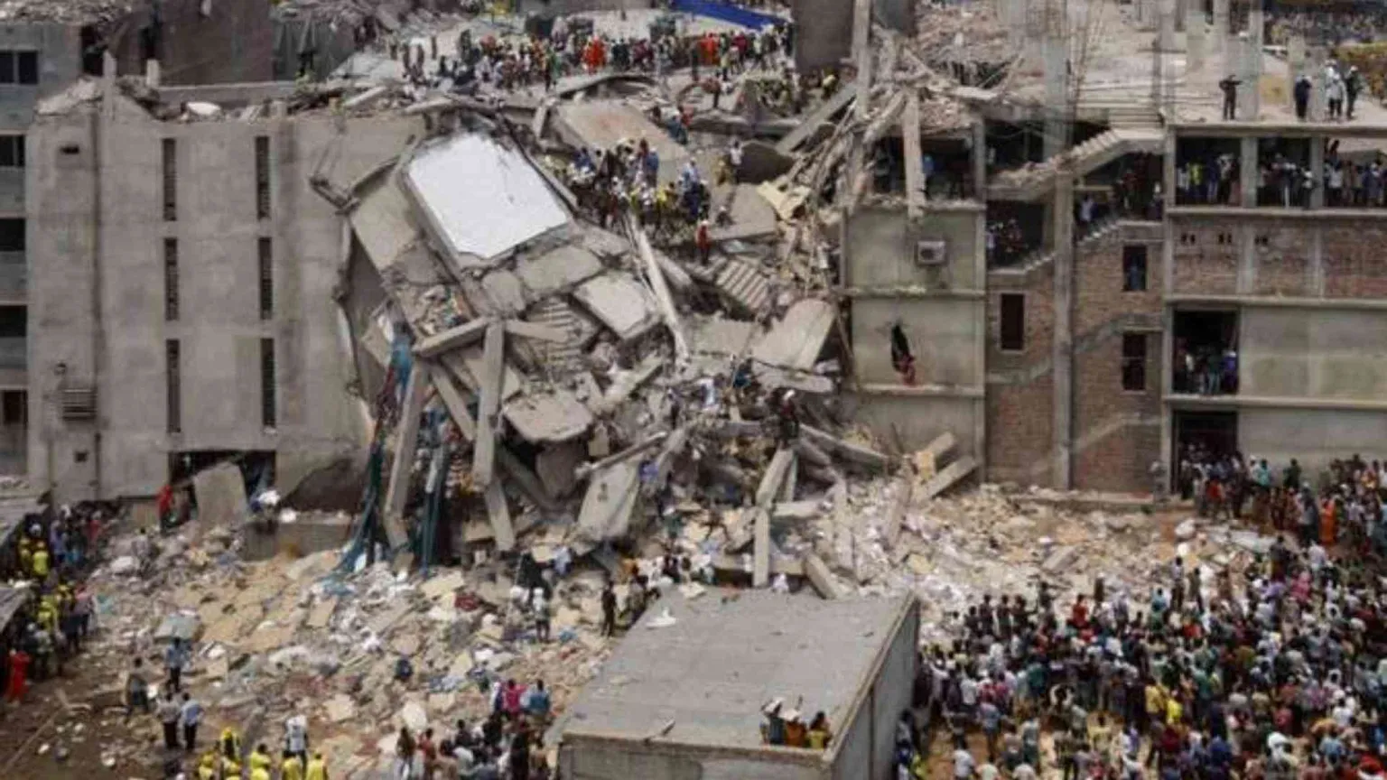 Cinque anni fa il crollo del Rana Plaza, il tessile non è ancora «pulito»