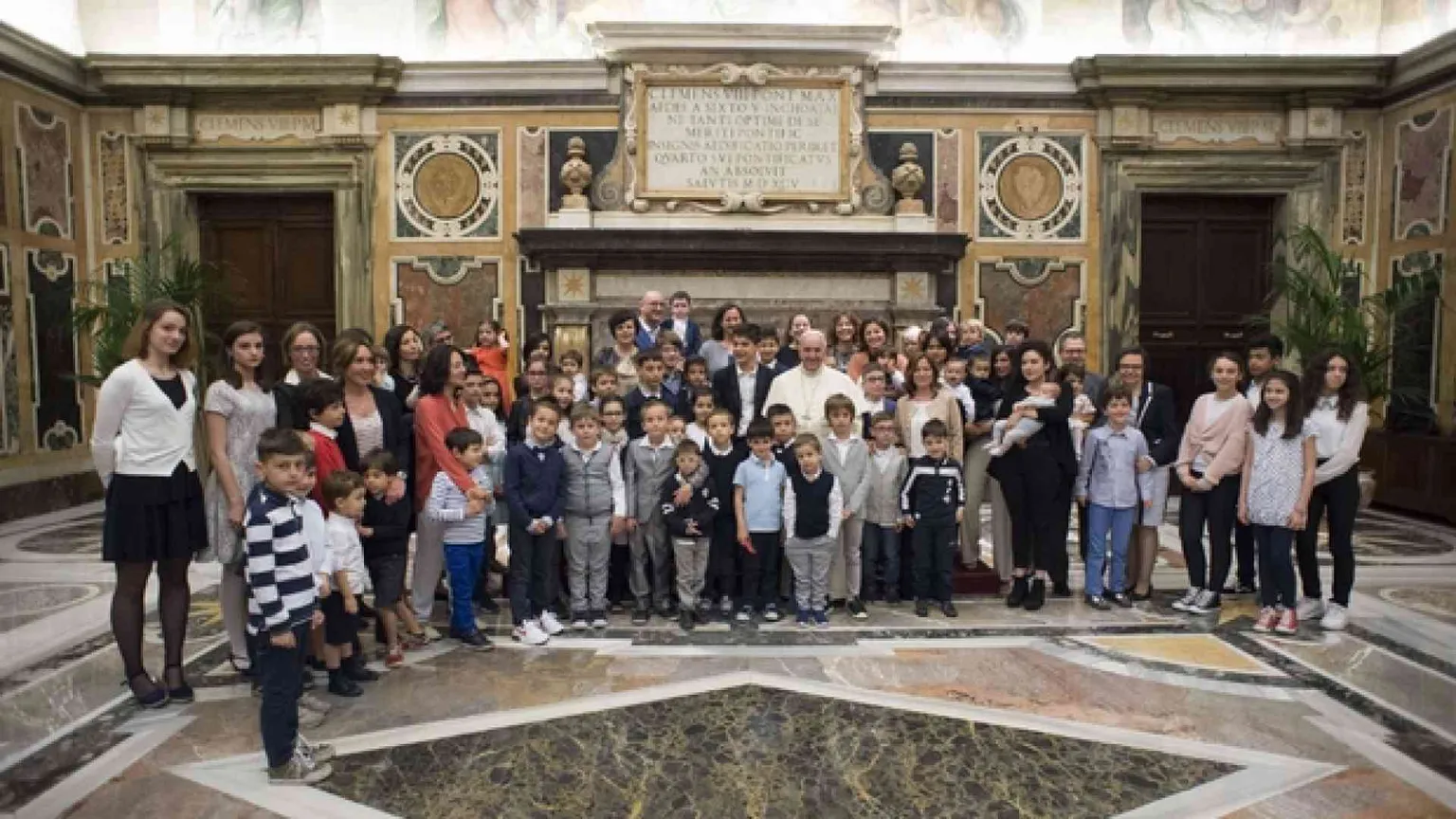 Papa: «Nessuno detti la vostra agenda, solo i poveri»