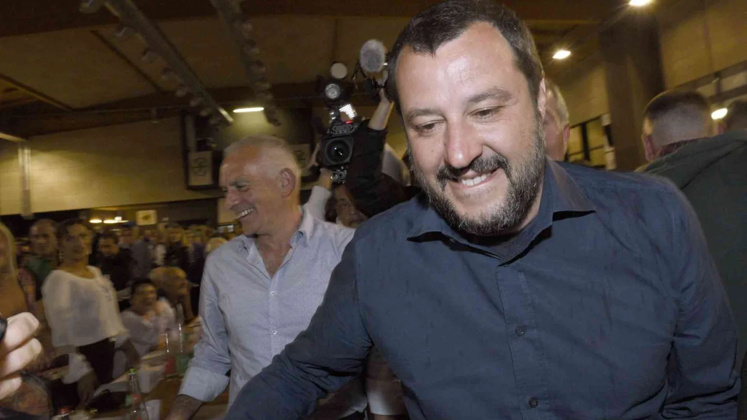 Salvini chiede il preincarico, Di Maio lo attacca. Il Pd alla conta