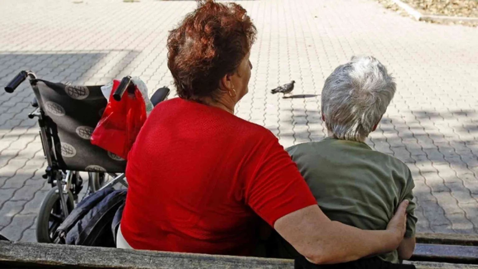 Il caso delle badanti: centomila senza permesso