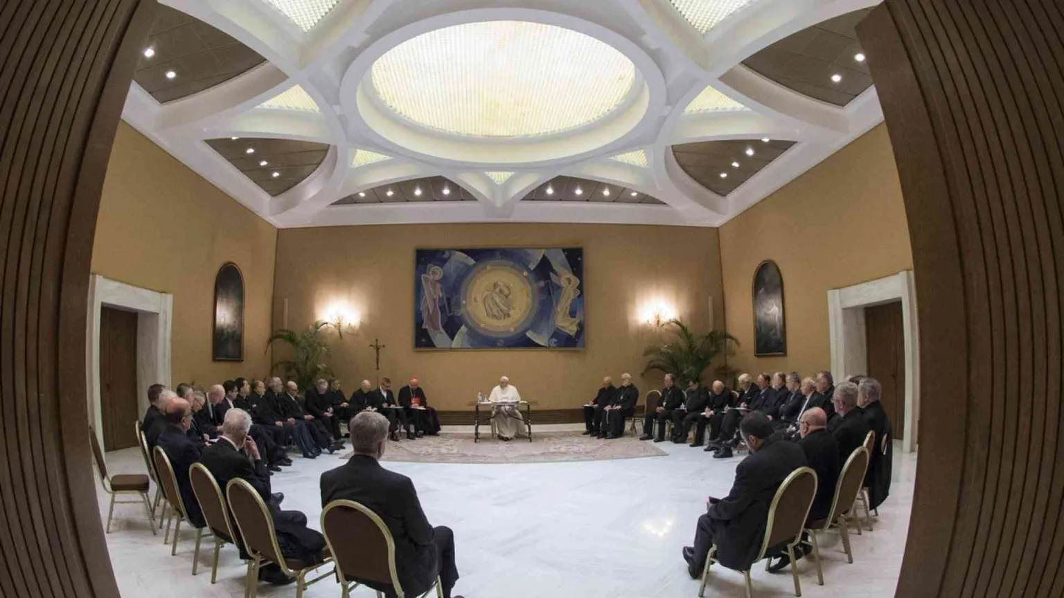 Abusi in Cile, papa Francesco accetta le dimissioni del vescovo Barros
