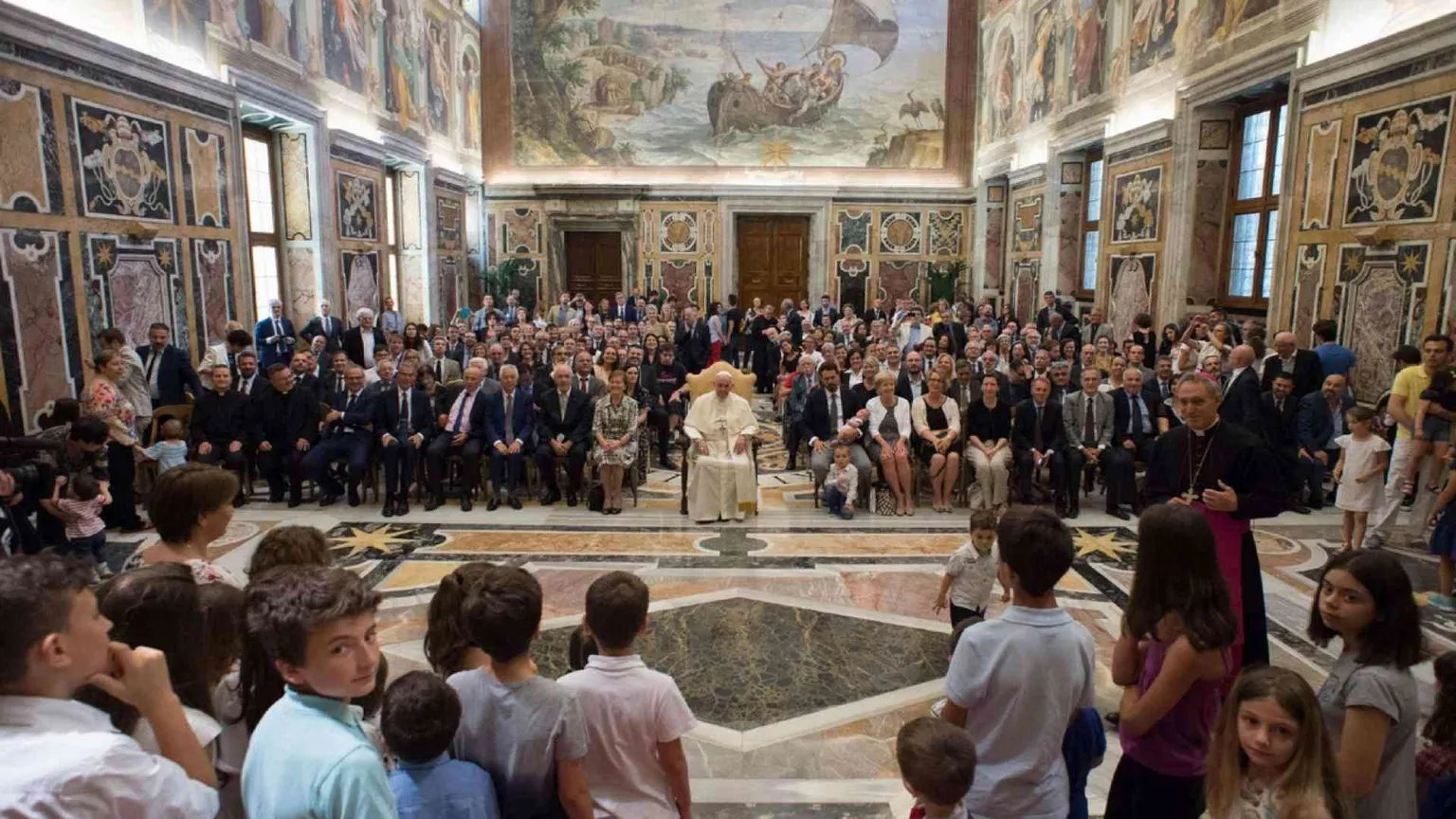 Il Papa: la famiglia è solo quella tra uomo e donna