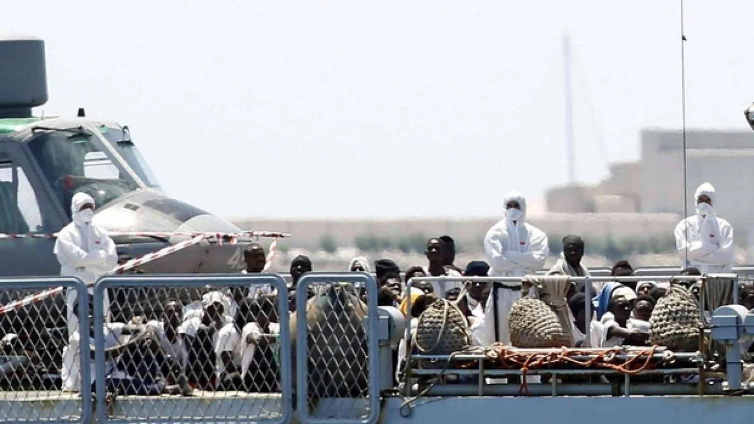 Finisce l'odissea della nave Aquarius, la Spagna accoglie i migranti