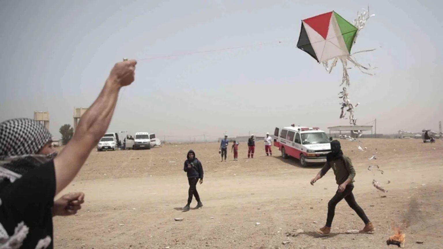 Pioggia di razzi da Gaza, Israele reagisce e bombarda