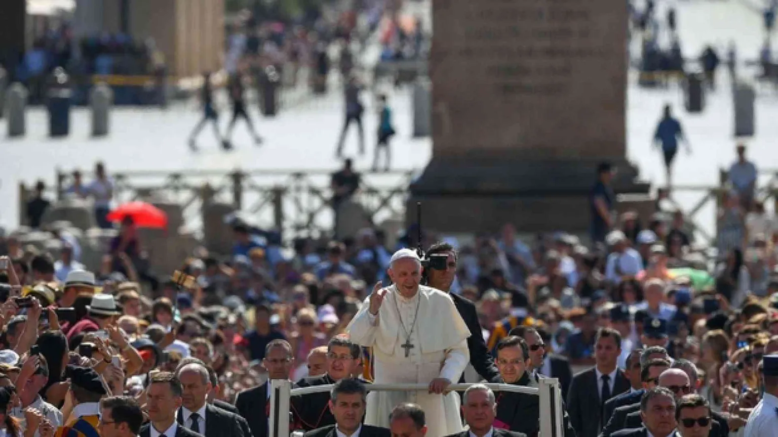 Il Papa: il mondo ha bisogno di cura, non di legalismo