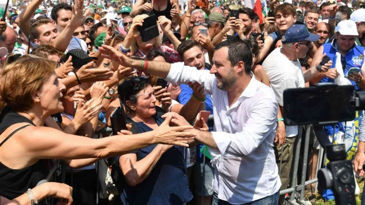 Salvini avvisa i Cinque Stelle: «Sulla chiusura dei porti decido io»