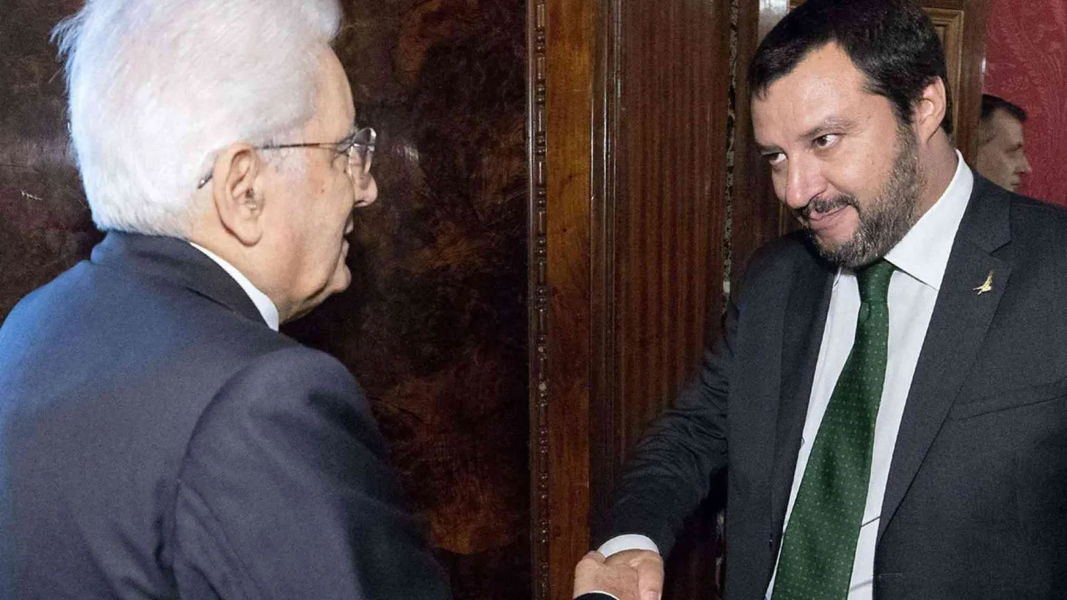 L'invito di Mattarella a Salvini: «Necessario moderare i toni»