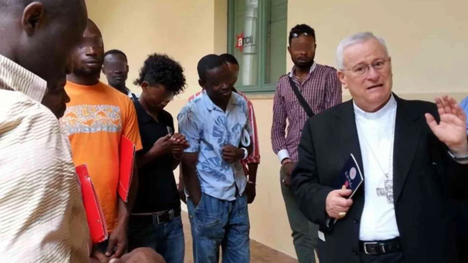 Ecco cosa fa la Chiesa italiana per i migranti