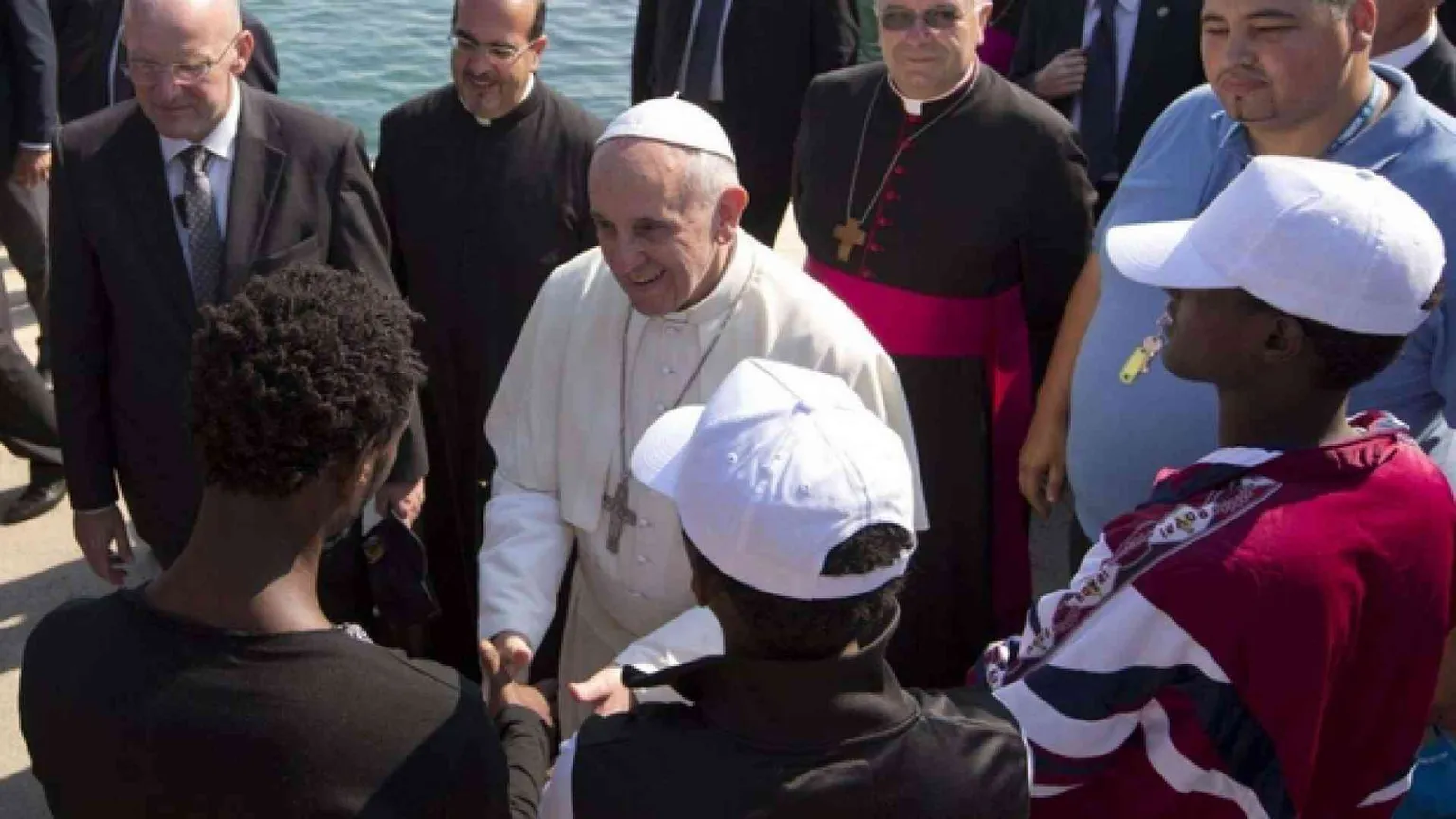 Il Papa: si agisca con prontezza per evitare i naufragi di migranti