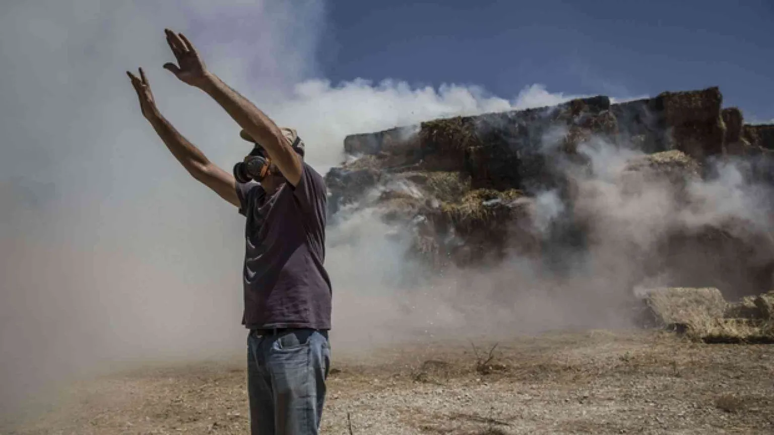 Gaza la crisi economica esplode: ambulante si dà fuoco