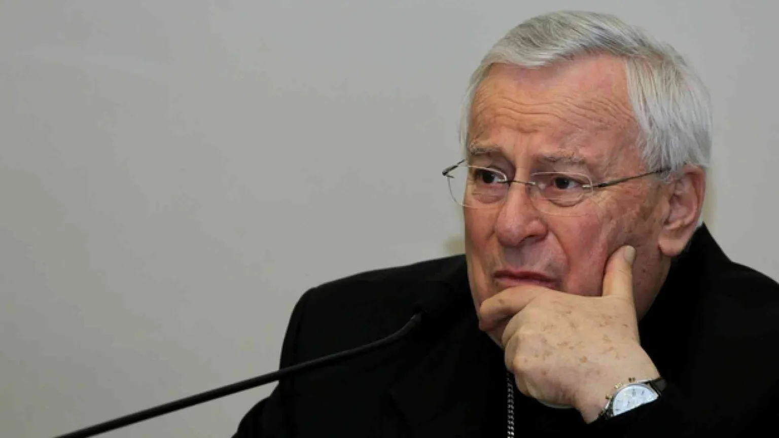 Bassetti: «Basta alimentare le paure: il virus xenofobo può riemergere»