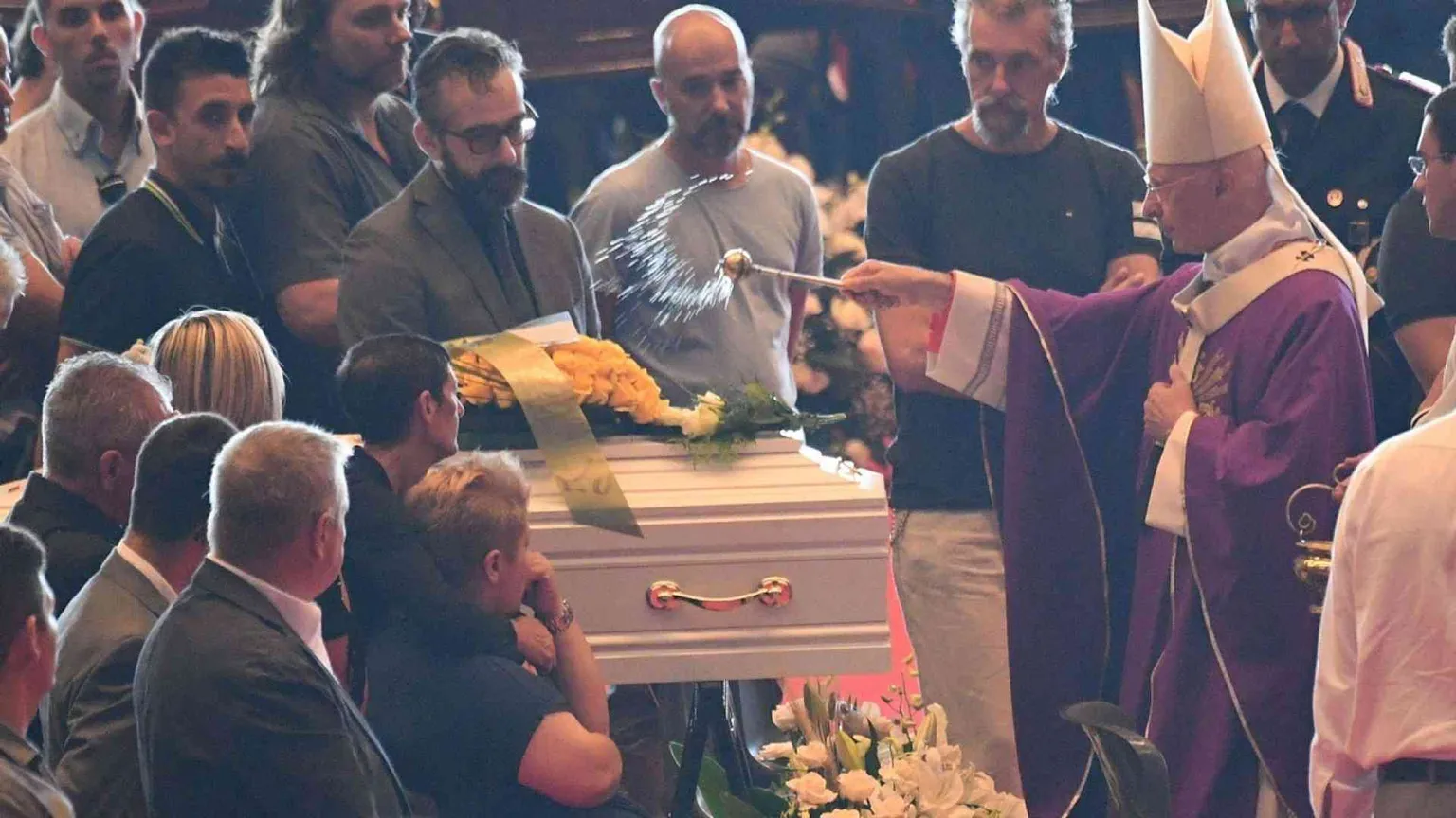 Bagnasco: l'ora della vicinanza. Mattarella: tragedia inaccettabile