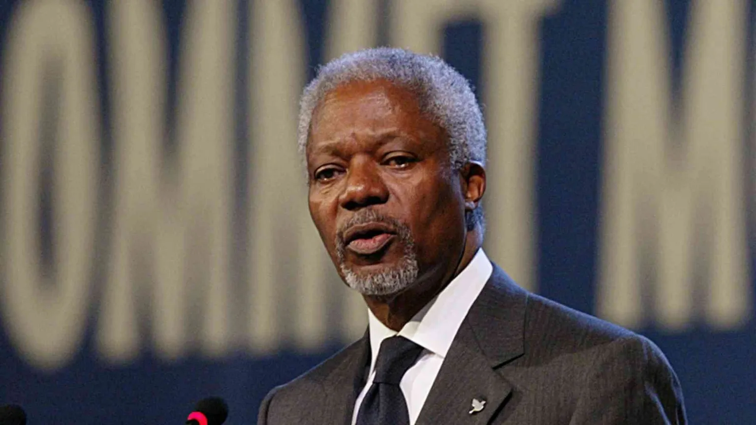Kofi Annan, il segretario-rockstar dell'Onu che metteva al centro l'uomo