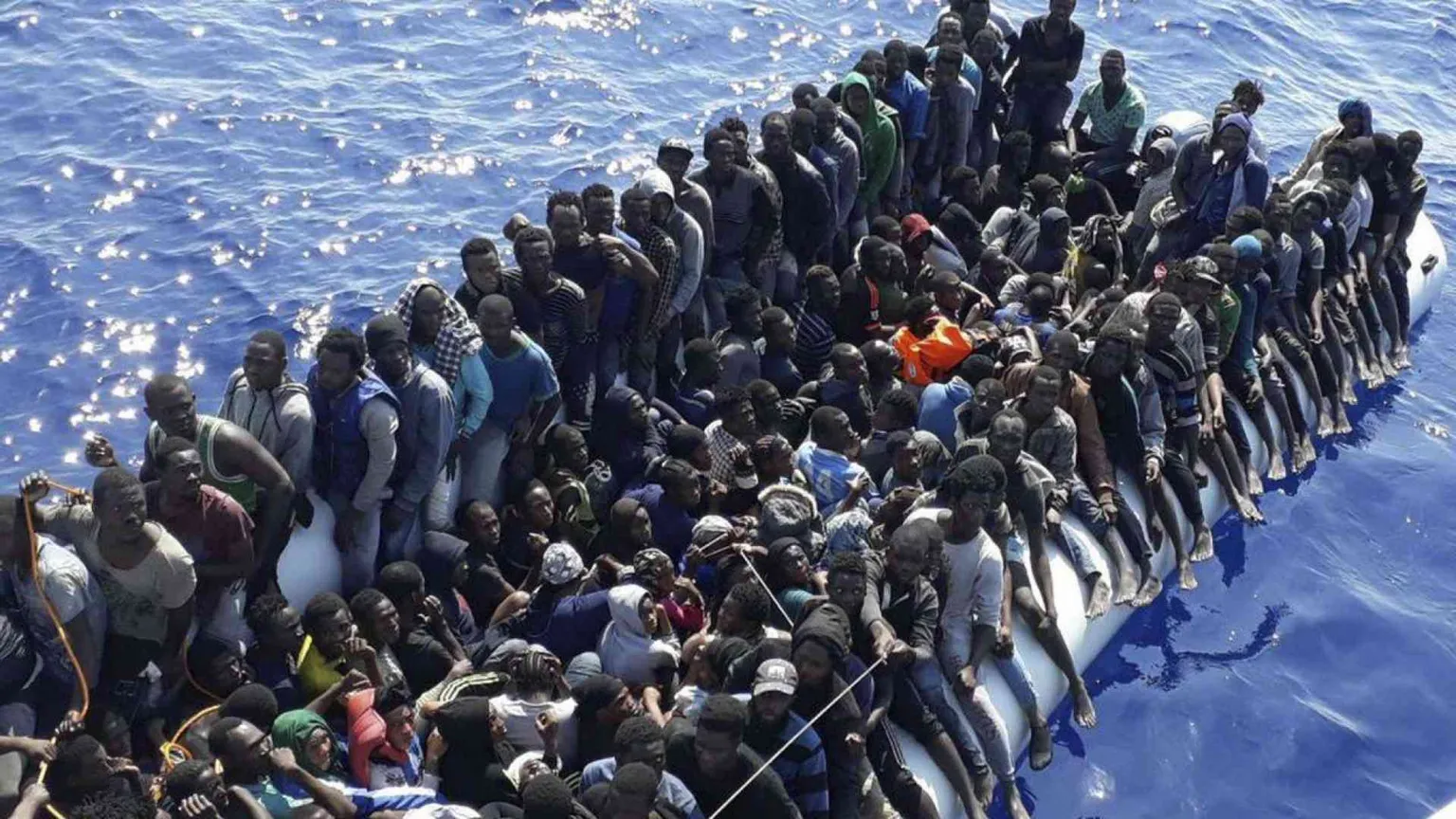 Libia, a rischio migliaia di migranti. Le Ong in fuga