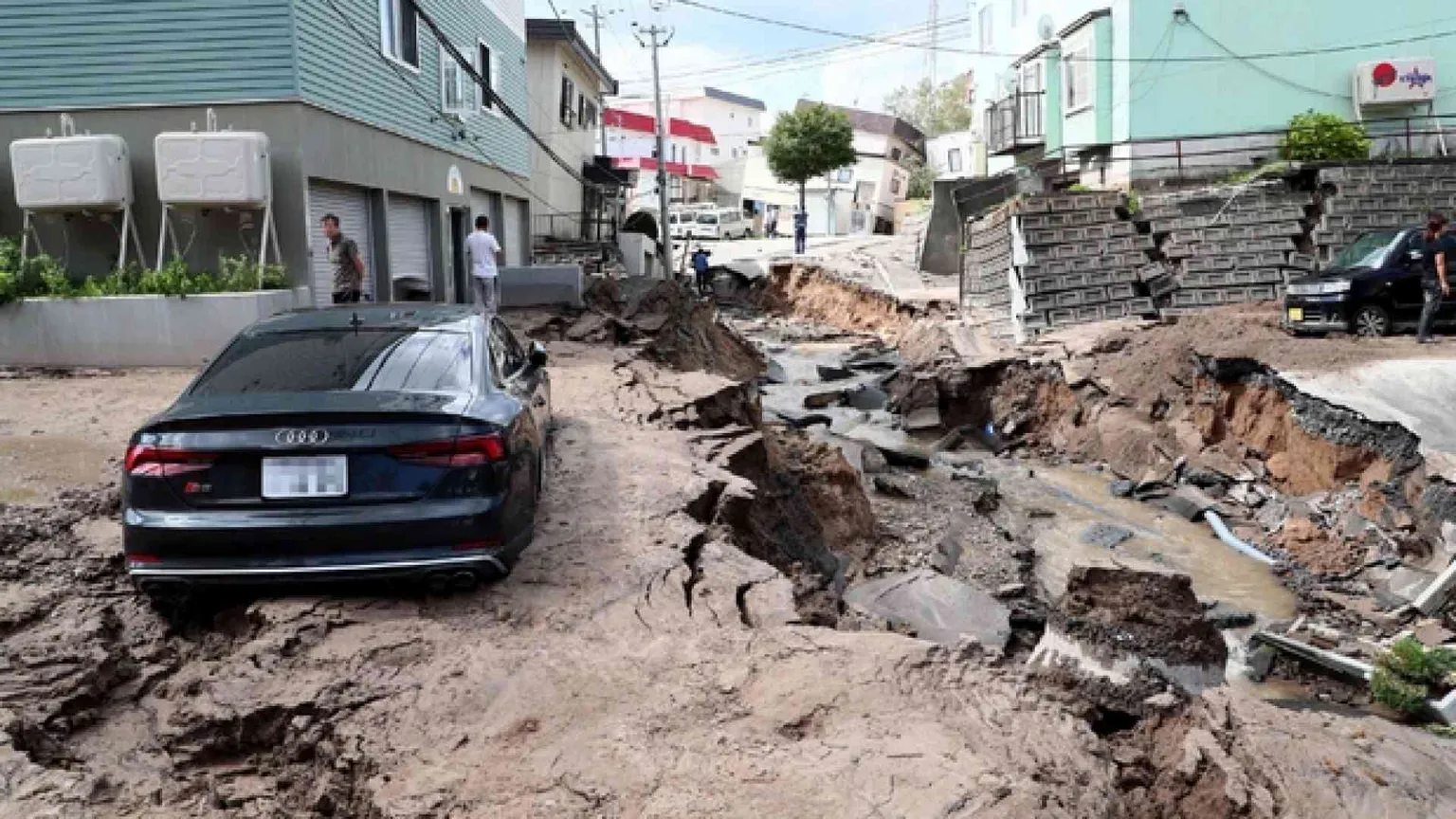 Terremoto a Hokkaido, 8 morti. Timori per le centrali nucleari