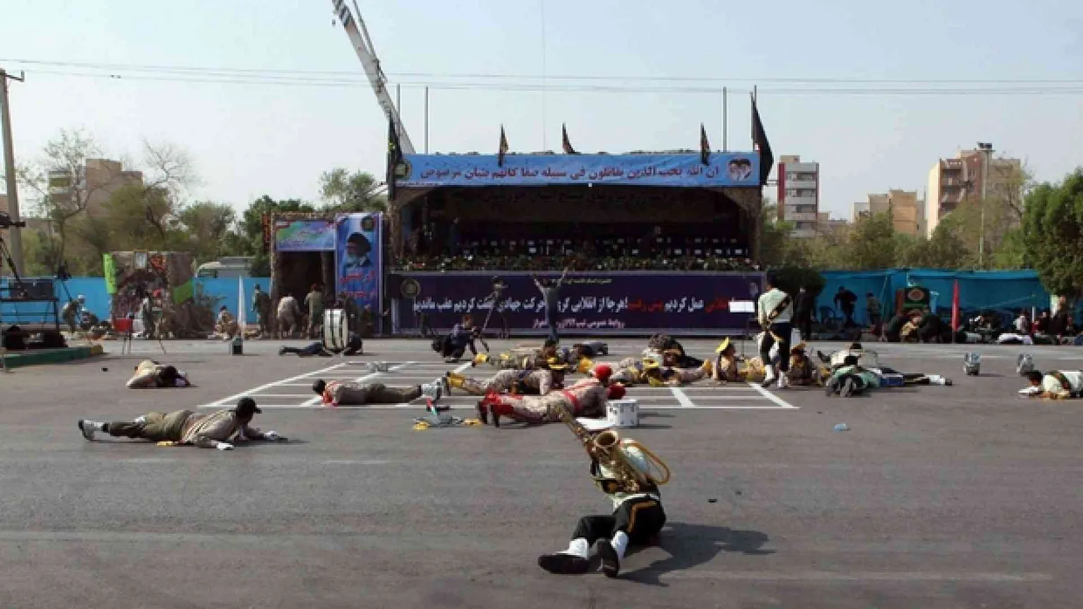 Attentato in Iran alla parata militare: 29 morti, decine i feriti