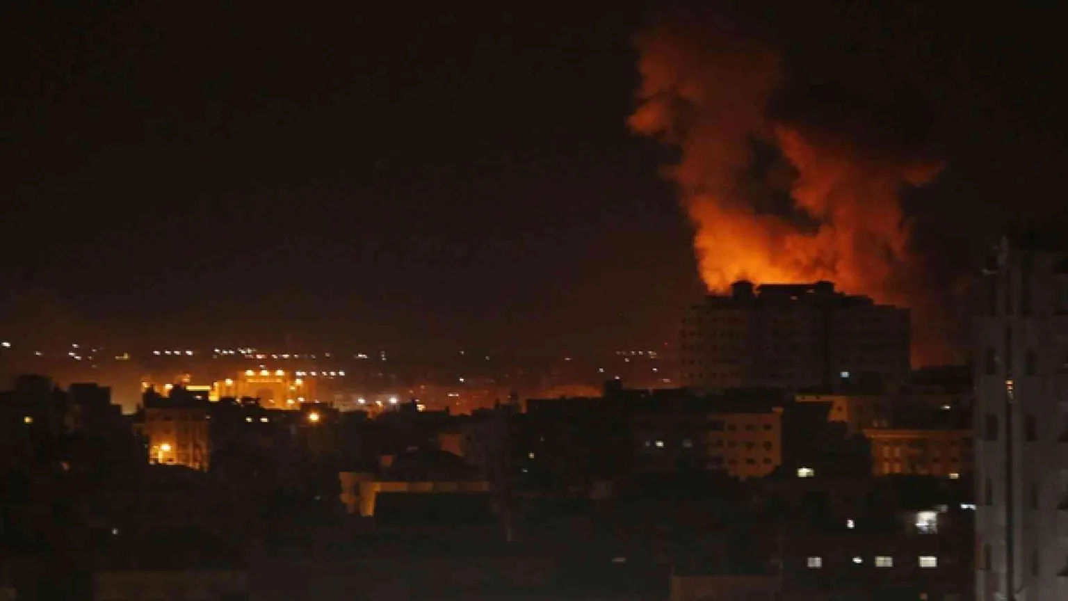 Notte di fuoco a Gaza: Israele risponde con 80 raid al lancio di missili
