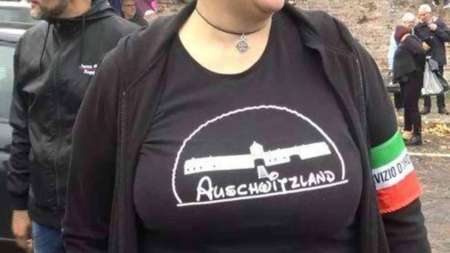 Forza Nuova sospende la militante che ha indossato la maglietta choc