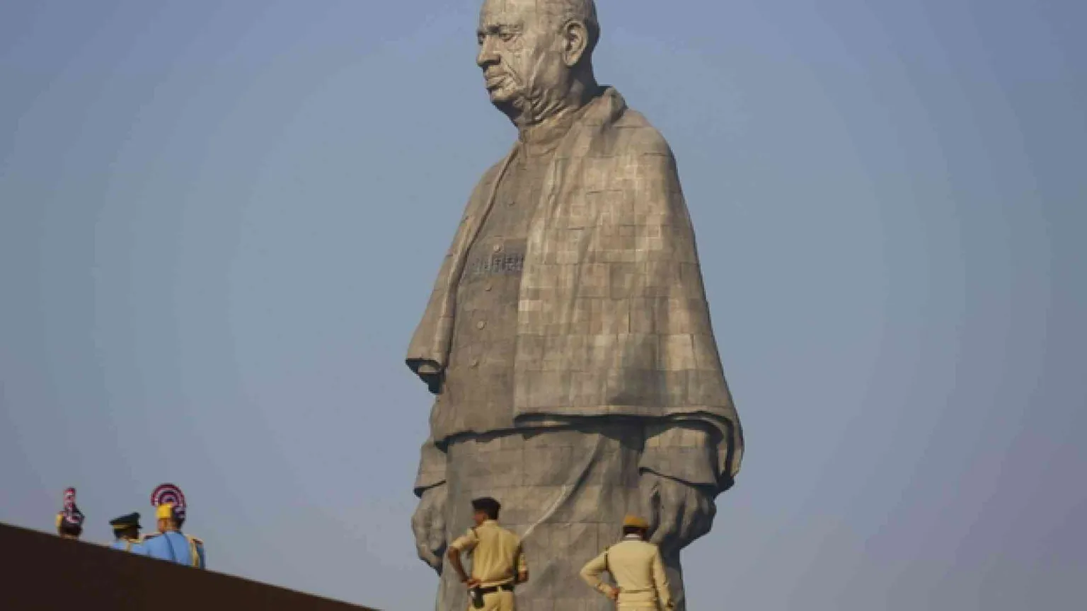 Il premier indiano Modi inaugura la statua più alta del mondo