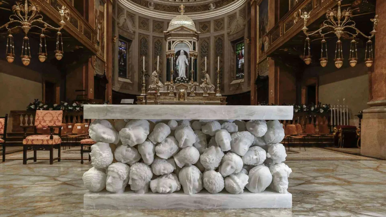 Il nuovo altare di Claudio Parmiggiani a Gallarate