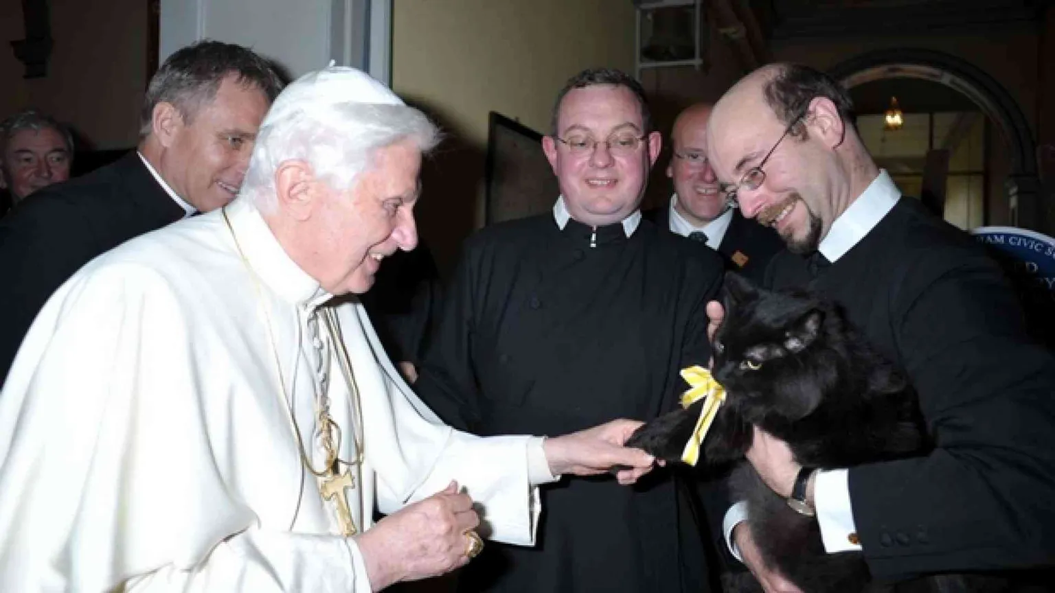 Addio a Pushkin, il gatto amico di Benedetto XVI